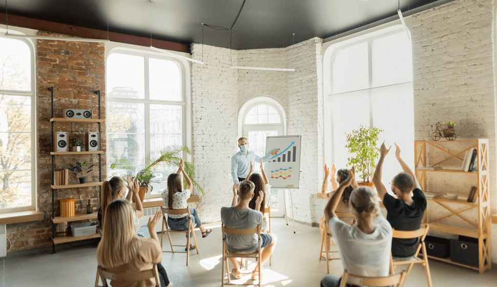 Alumni host experience-sharing seminars